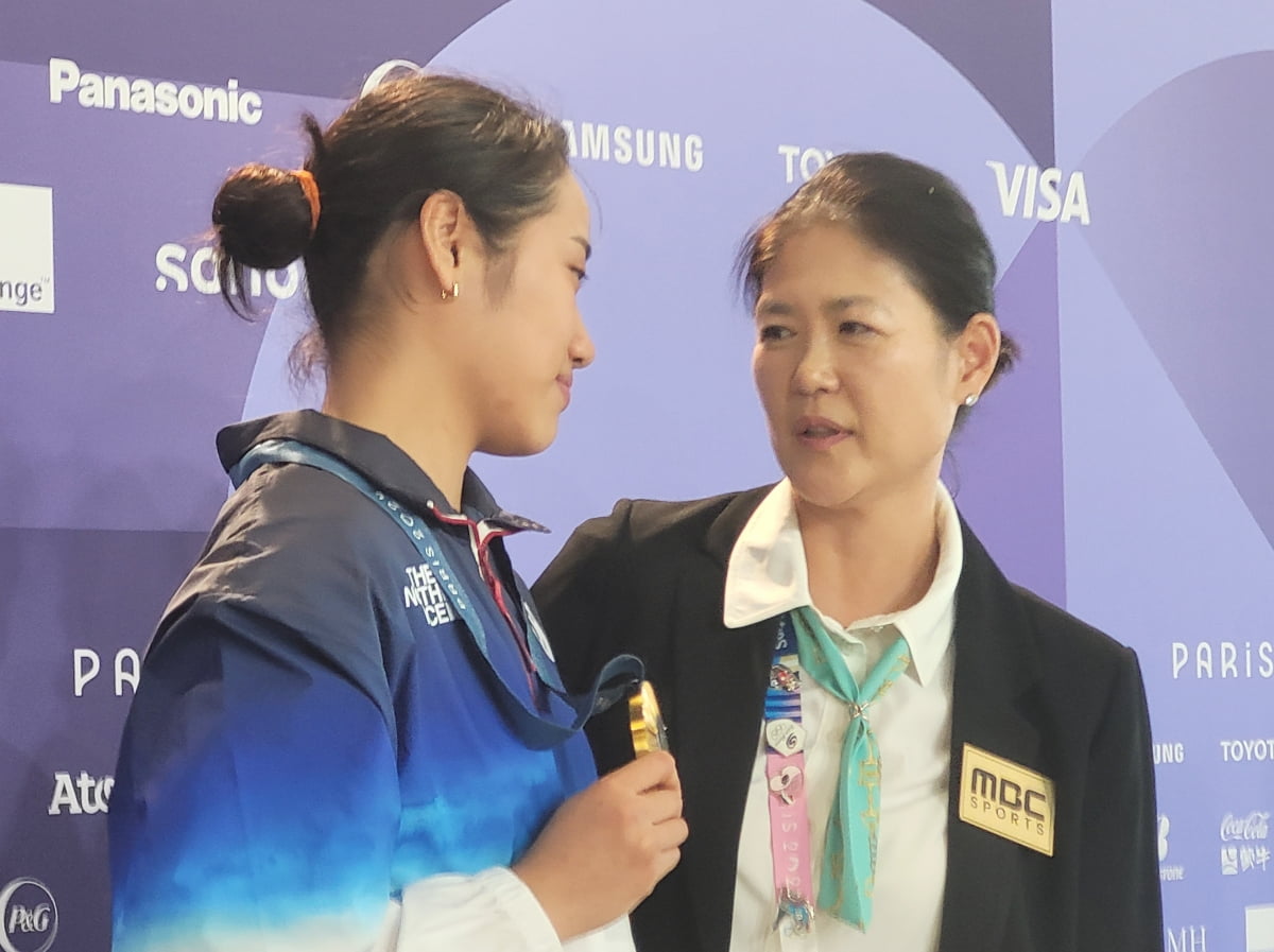 你来我往！国王轰出11-1半场追到只差1分，3人激烈冲突吃T